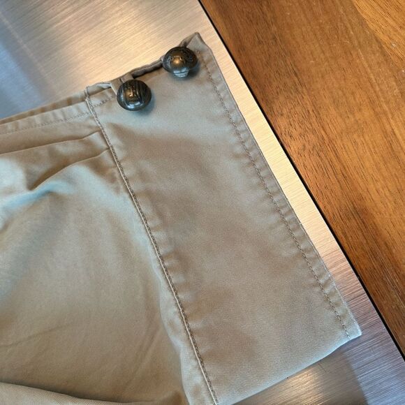 Diesel tan khaki Bermuda shorts with button detail. Size 28 - Picture 11 of 17